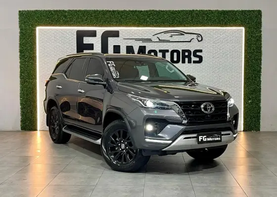 TOYOTA HILUX SW4 2.8 D-4D TURBO DIESEL SRX 7L 4X4 AUTOMÁTICO