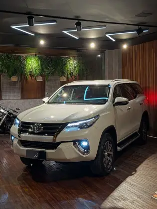 TOYOTA HILUX SW4 2.8 SRX 4X4 16V TURBO INTERCOOLER DIESEL 4P AUTOMÁTICO