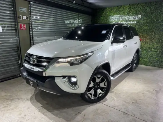 TOYOTA HILUX SW4 2.8 SRX DIAMOND 4X4 7 LUGARES 16V TURBO INTERCOOLER DIESEL 4P AUTOMÁTICO