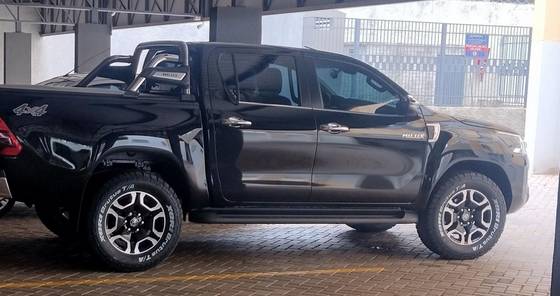 TOYOTA HILUX 2.8 D-4D TURBO DIESEL CD SRX 4X4 AUTOMÁTICO