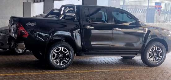TOYOTA-HILUX-2023