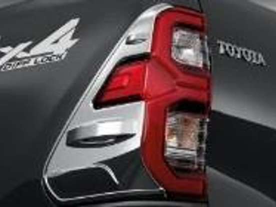 TOYOTA-HILUX-2.8 D-4D TURBO DIESEL CD SRX 4X4 AUTOMÁTICO TOYOTA-HILUX-2023