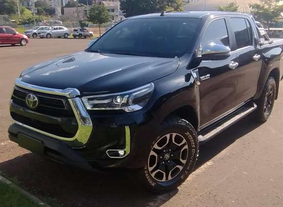 TOYOTA-HILUX-2023