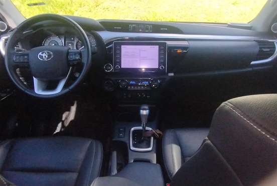 TOYOTA-HILUX-2023