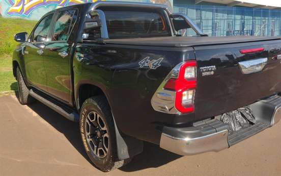 TOYOTA-HILUX-2023