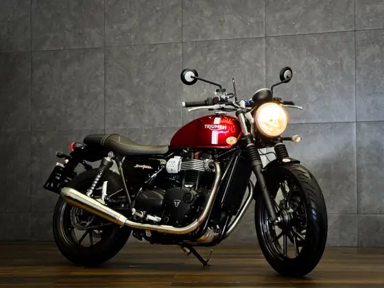 TRIUMPH STREET TWIN 