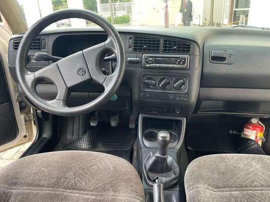 VOLKSWAGEN-GOLF-1995