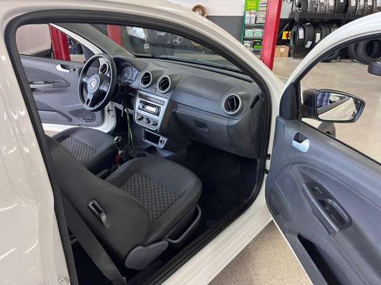 VOLKSWAGEN-SAVEIRO-1.6 MI TRENDLINE CS 8V FLEX 2P MANUAL VOLKSWAGEN-SAVEIRO-2014