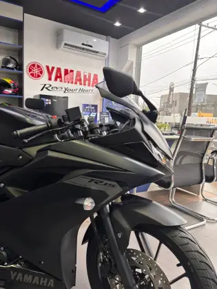 YAMAHA YZF R15 
