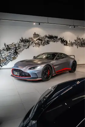 ASTON MARTIN VANTAGE 5.2 V12 TURBO GASOLINA COUPÉ AUTOMÁTICO