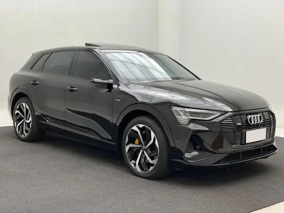 AUDI E-TRON ELÉTRICO PERFORMANCE BLACK QUATTRO