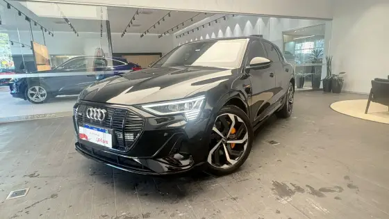 AUDI E-TRON ELÉTRICO PERFORMANCE BLACK QUATTRO AUDI E-TRON ELÉTRICO PERFORMANCE BLACK QUATTRO
