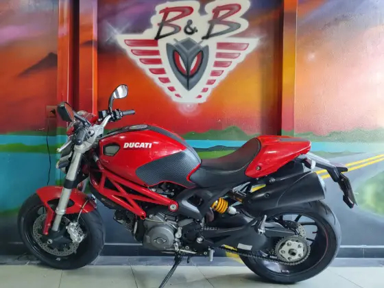 DUCATI MONSTER 796 