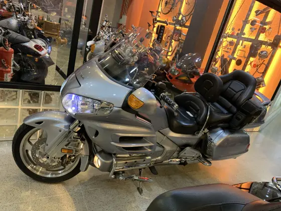 HONDA GL 1800 GOLD WING 