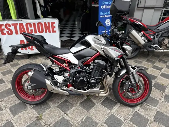 KAWASAKI Z900 