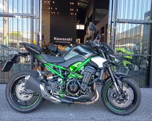 KAWASAKI Z900 