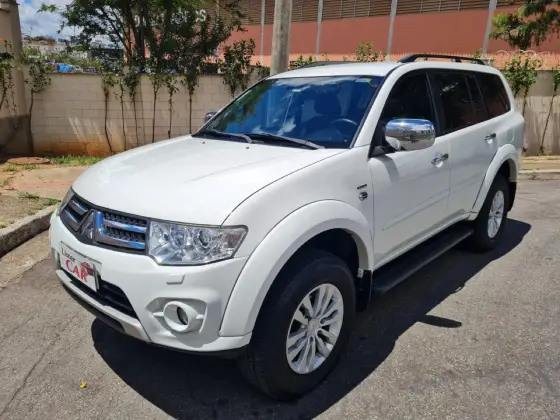 MITSUBISHI PAJERO 3.5 HPE 4X4 7 LUGARES V6 24V FLEX 4P AUTOMÁTICO