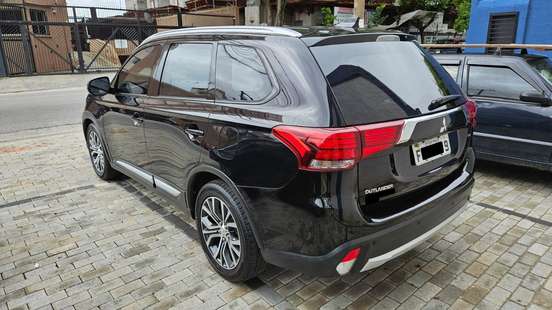 MITSUBISHI-OUTLANDER-2017