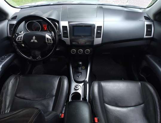 MITSUBISHI-OUTLANDER-2008