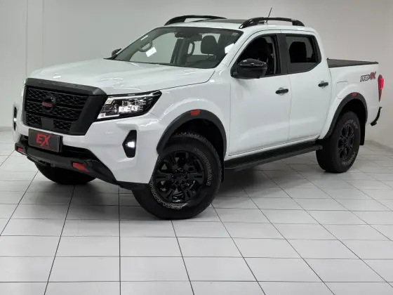 NISSAN FRONTIER 2.3 16V TURBO DIESEL PRO4X CD 4X4 AUTOMÁTICO