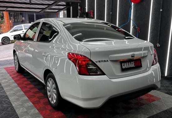 NISSAN-VERSA-2019