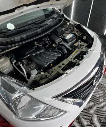 NISSAN-VERSA-2019