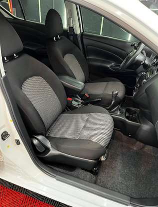 NISSAN-VERSA-2019