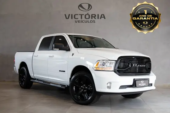 RAM CLASSIC 5.7 V8 GASOLINA LARAMIE NIGHT EDITION CD 4X4 AUTOMÁTICO