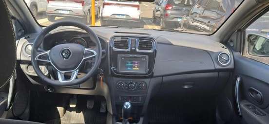 RENAULT-LOGAN-2023