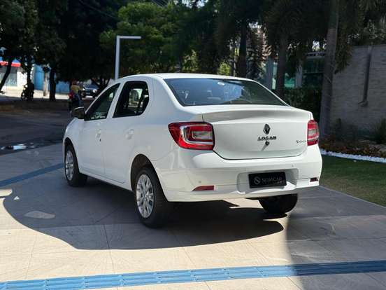 RENAULT-LOGAN-2024