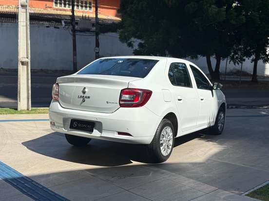 RENAULT-LOGAN-2024