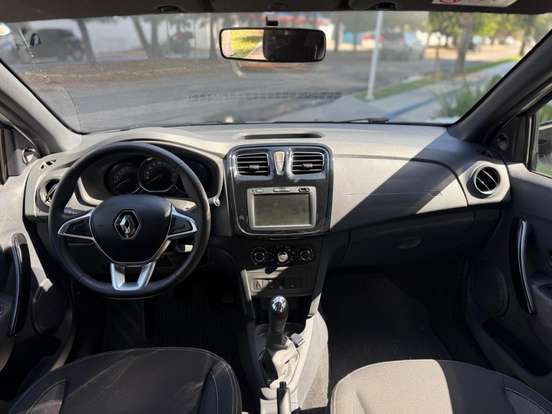 RENAULT-LOGAN-2024