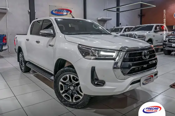 TOYOTA HILUX 2.8 D-4D TURBO DIESEL CD SRX 4X4 AUTOMÁTICO