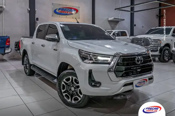 TOYOTA HILUX 2.8 D-4D TURBO DIESEL CD SRX 4X4 AUTOMÁTICO