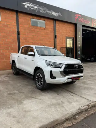 TOYOTA HILUX 2.8 D-4D TURBO DIESEL CD SRX 4X4 AUTOMÁTICO