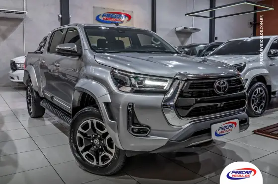 TOYOTA HILUX 2.8 D-4D TURBO DIESEL CD SRX PLUS 4X4 AUTOMÁTICO