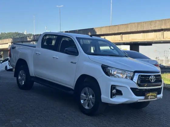 TOYOTA HILUX 2.8 SR 4X4 CD 16V DIESEL 4P AUTOMÁTICO