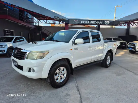 TOYOTA HILUX 3.0 STD 4X4 CD 16V TURBO INTERCOOLER DIESEL 4P MANUAL