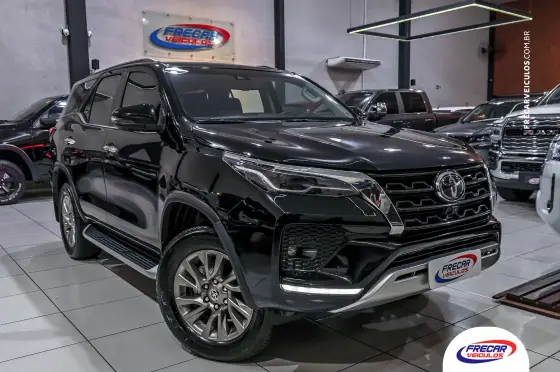 TOYOTA HILUX SW4 2.8 D-4D TURBO DIESEL SRX 4X4 AUTOMÁTICO