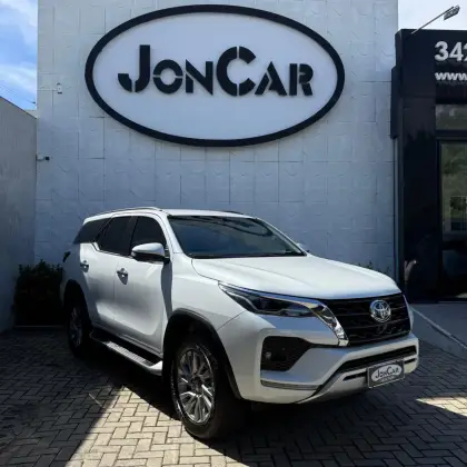 TOYOTA HILUX SW4 2.8 D-4D TURBO DIESEL SRX 7L 4X4 AUTOMÁTICO