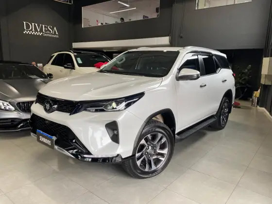TOYOTA HILUX SW4 2.8 D-4D TURBO DIESEL SRX PLATINUM 4X4 AUTOMÁTICO