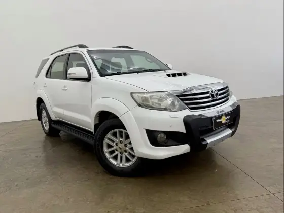 TOYOTA HILUX SW4 3.0 SRV 4X4 7 LUGARES 16V TURBO INTERCOOLER DIESEL 4P AUTOMÁTICO