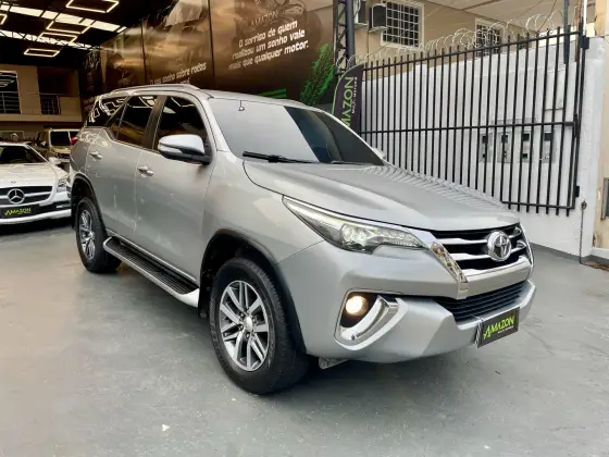 TOYOTA HILUX SW4 4.0 SRX 4X4 7 LUGARES V6 24V GASOLINA 4P AUTOMÁTICO