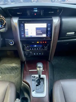 TOYOTA HILUX SW4 4.0 SRX 4X4 7 LUGARES V6 24V GASOLINA 4P AUTOMÁTICO