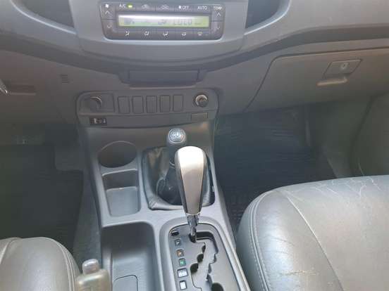 TOYOTA-HILUX-2012