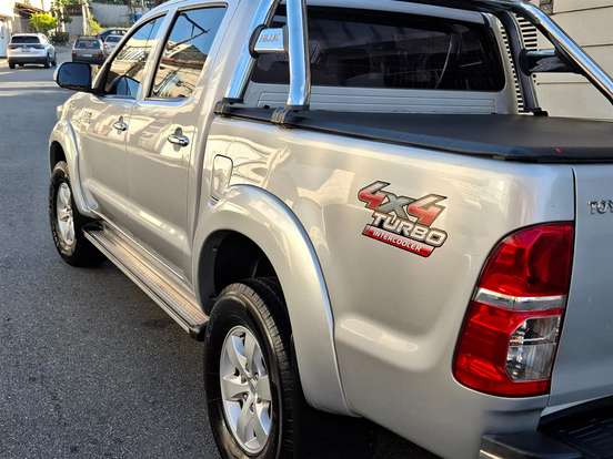 TOYOTA-HILUX-2012