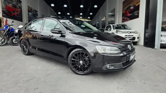 VOLKSWAGEN JETTA 2.0 TSI HIGHLINE 211CV GASOLINA 4P TIPTRONIC VOLKSWAGEN JETTA 2.0 TSI HIGHLINE 211CV GASOLINA 4P TIPTRONIC