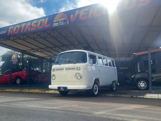 VOLKSWAGEN KOMBI 1.6 LUXO 8V GASOLINA 3P MANUAL