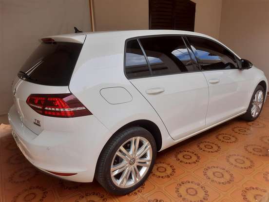 VOLKSWAGEN-GOLF-2015
