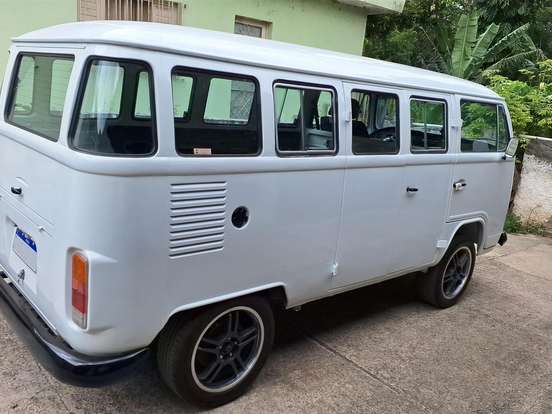 VOLKSWAGEN-KOMBI-1.6 LUXO 8V GASOLINA 3P MANUAL VOLKSWAGEN-KOMBI-1995